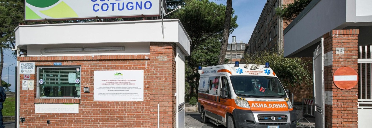 Il raid all'ospedale Cotugno di Napoli