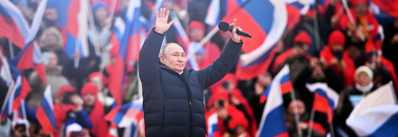 Putin, lo "show" tra Super Bowl e concerto rock: allo tadio Luzniki di Mosca tutti con la Z sul petto (col pericolo cecchino)