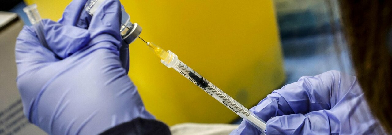 Vaccini? No, iniettava acqua fisiologica: medico di Velletri denunciato per corruzione
