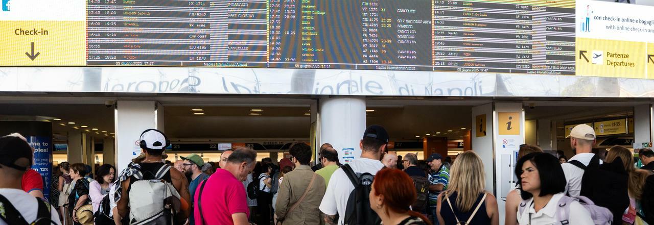 Lunedì di caos per i voli cancellati a Capodichino