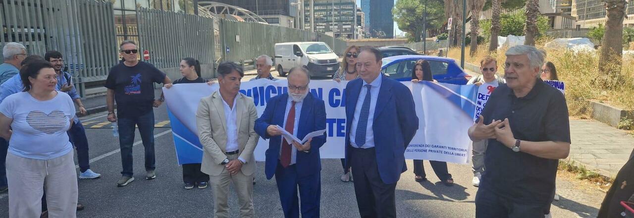 Una protesta silenziosa indetta dalla Conferenza Nazionale dei Garanti territoriali delle persone private della libertà