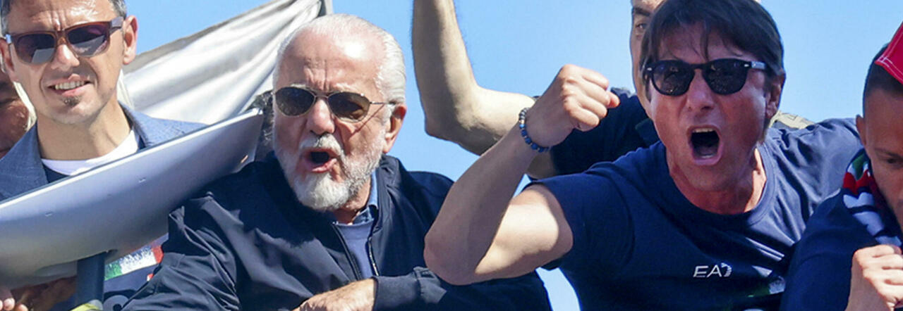 Napoli, il compleanno di Antonio Conte: gli auguri di De Laurentiis Napoli, il compleanno di Antonio Conte: gli auguri di De Laurentiis