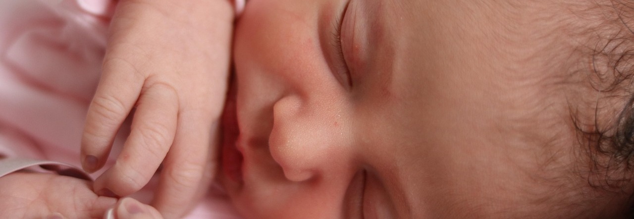 Roma: neonata salvata da un raro tumore di 800 grammi. Un doppio intervento ha rimosso la neoplasia