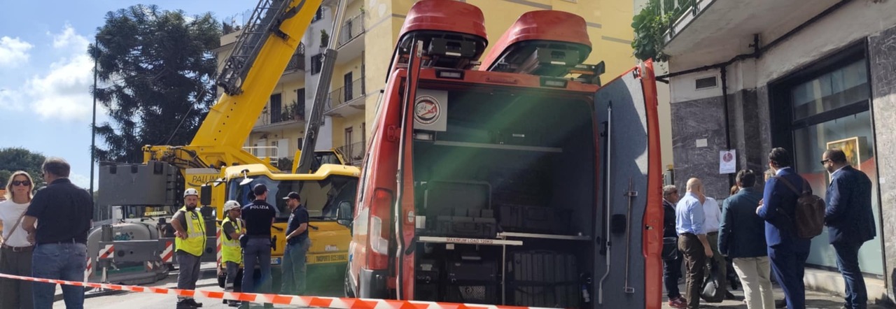 Operai morti al Rione Alto, indagini tecniche sul montacarichi: spuntano saldature sull'impianto