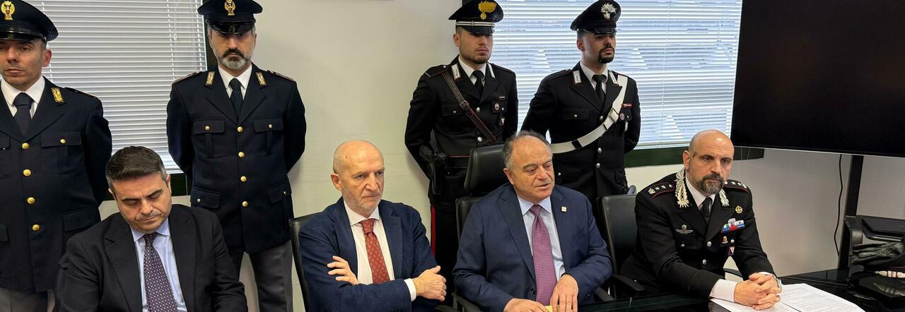 Scampia, blitz anticamorra all'alba: operazione in corso