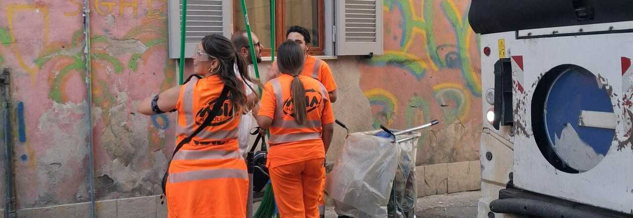 Napoli, paziente oncologica getta farmaco salvavita per errore: trovato e restituito dai lavoratori di Asia