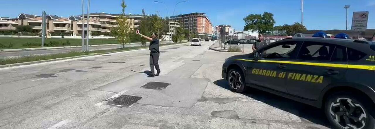 Lavoro nero, evasione e droga: maxi operazione estiva delle Fiamme Gialle di Civitanova Marche