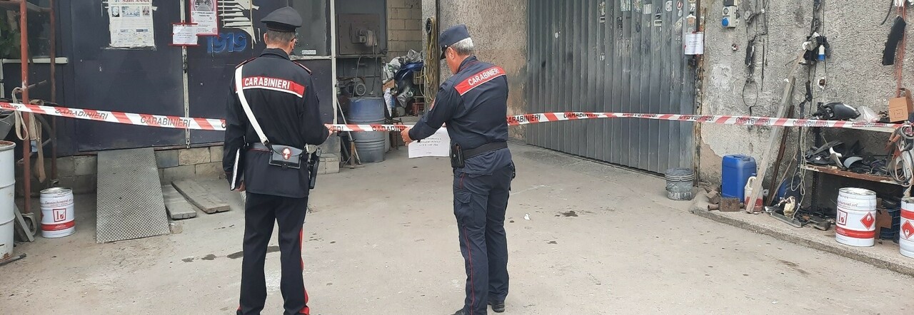 La carrozzeria sequestrata dai carabinieri