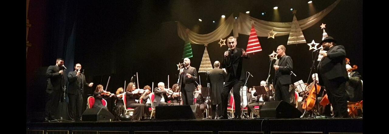 I Neri per caso con coro e orchestra il concerto di Natale E