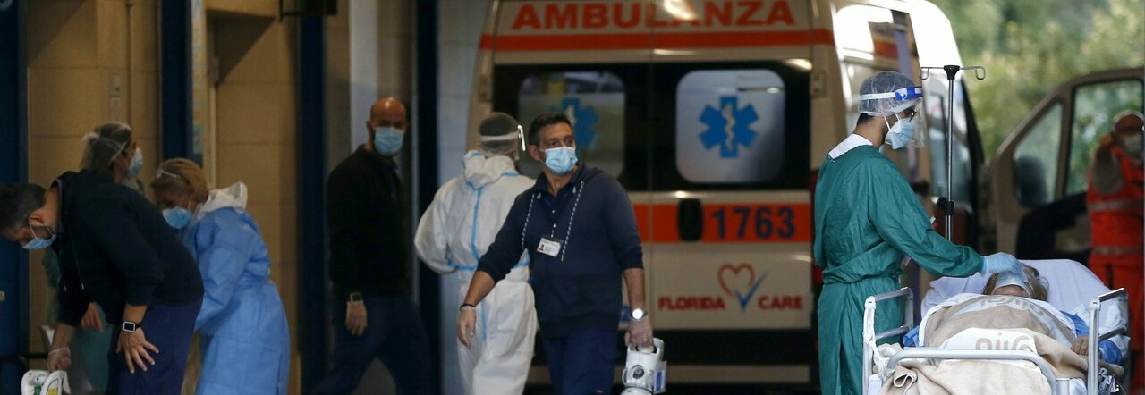 No vax non vuole farsi curare e massacra l'infermiera: follia a Roma