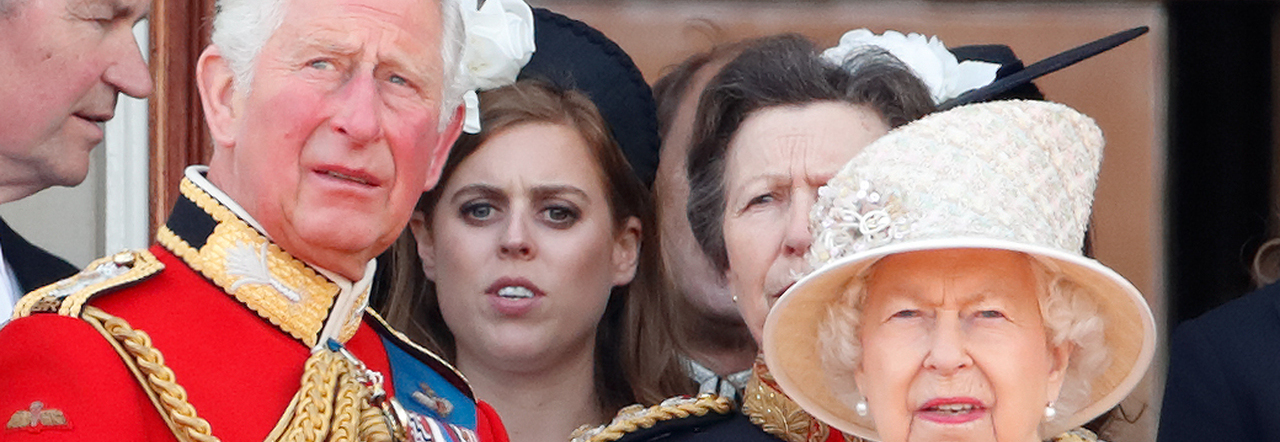 Regina Elisabetta, Carlo preoccupato per le sue condizioni di salute: visite «insolite» a Balmoral