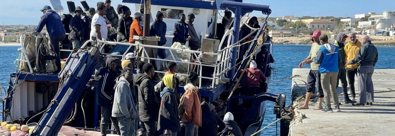 Migranti, il piano del governo: irregolari trasferiti in Tunisia e Senegal. Si tratta con i Paesi di transito
