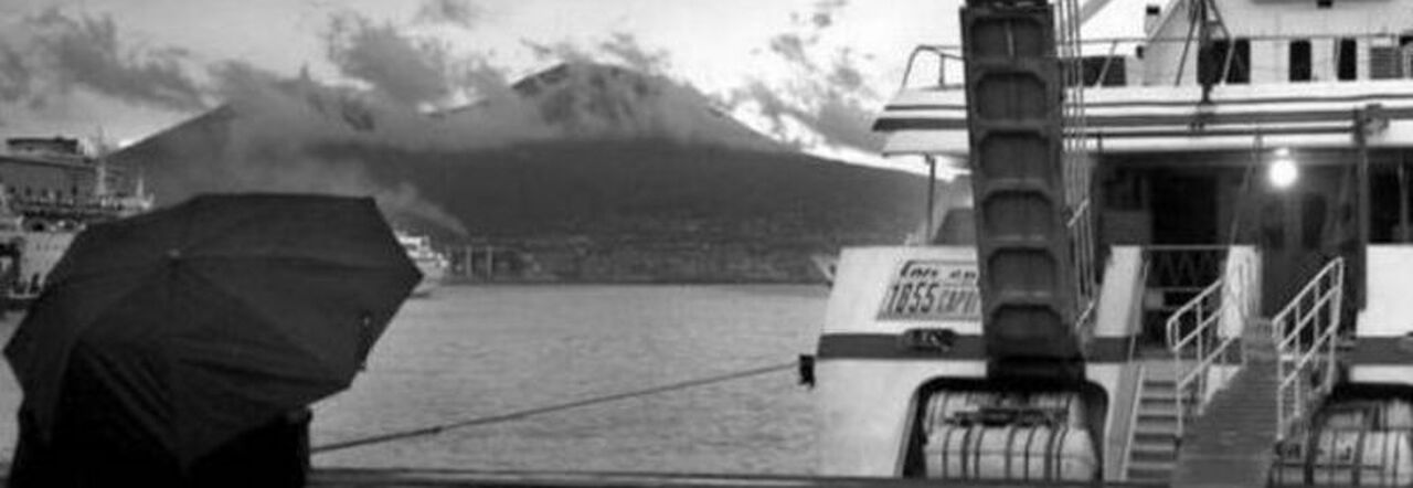 Maltempo a Napoli, vento forte: sospesi tutti i collegamenti veloci con le isole