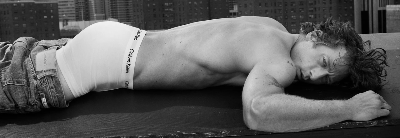 Jeremy Allen White nuovo sex symbol per Calvin Klein: le foto (in intimo)  dell'attore di The Bear sono già virali