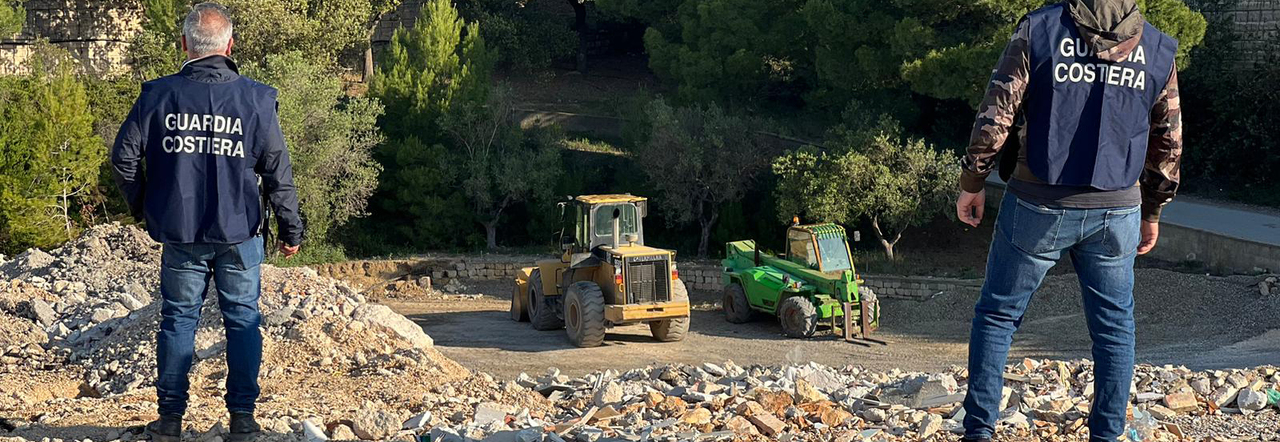 Porto di Taranto, rifiuti per i dragaggi tombati in una cava e non smaltiti: sequestro da oltre 1 milione di euro