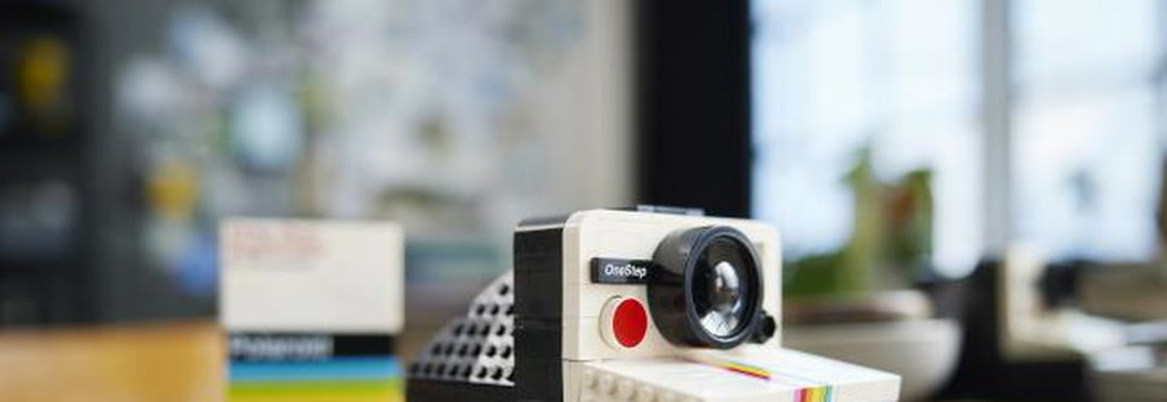 Il nuovo set Lego riproduce l'iconica Polaroid OneStep SX-70