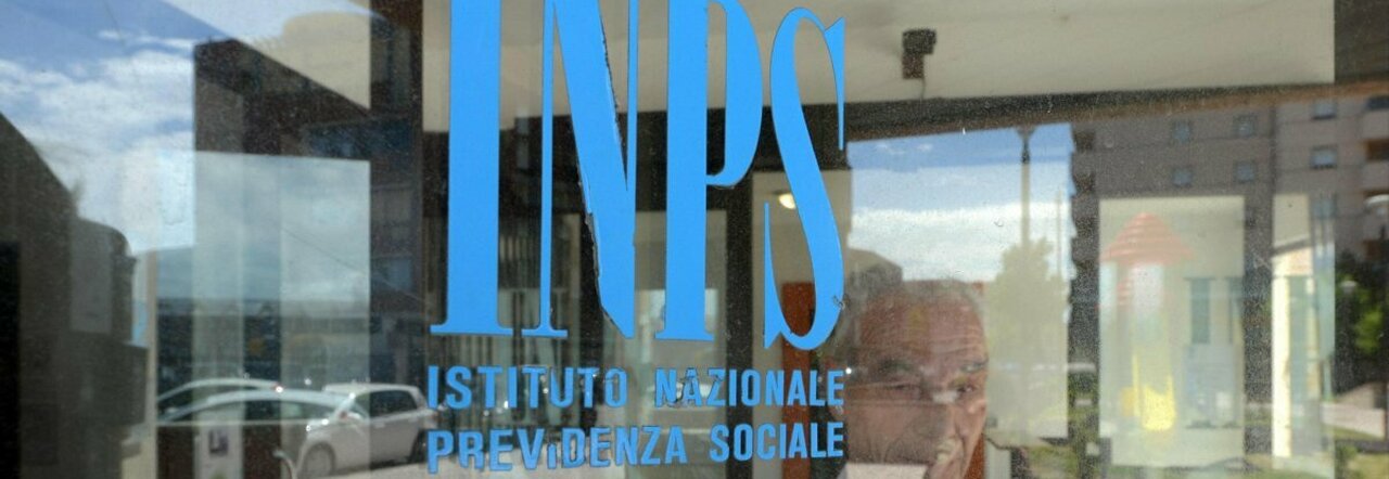 Pensioni, giovane di 25 anni dovrà lavorare per 46 anni: le simulazioni Inps. Come verificare la propria posizione