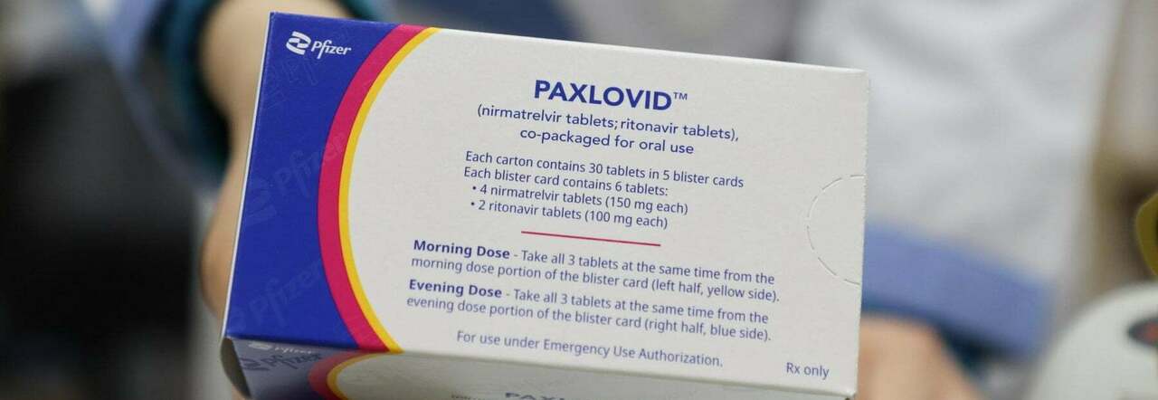 Effetti collaterali degli antivirali Covid (Paxlovid e altri), i medici: «Attenzione alle allergie e combinazione con altri farmaci»