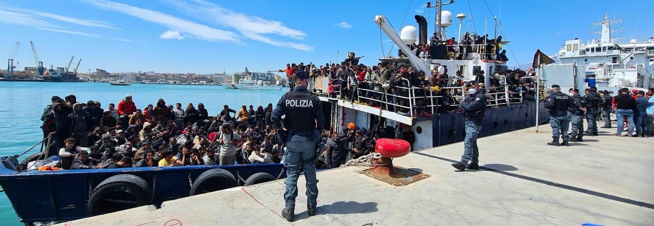 Migranti, la nave delle Ong finita agli scafisti: i pm di Catania aprono un inchiesta