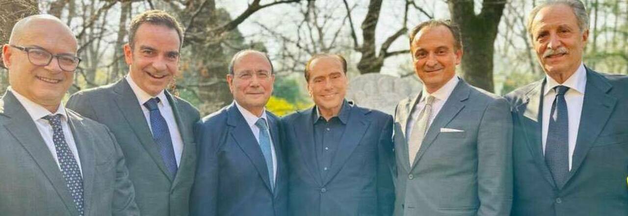 Autonomia, i paletti di Forza Italia: «Prima finanziare i Lep». Governatori incontrano Berlusconi