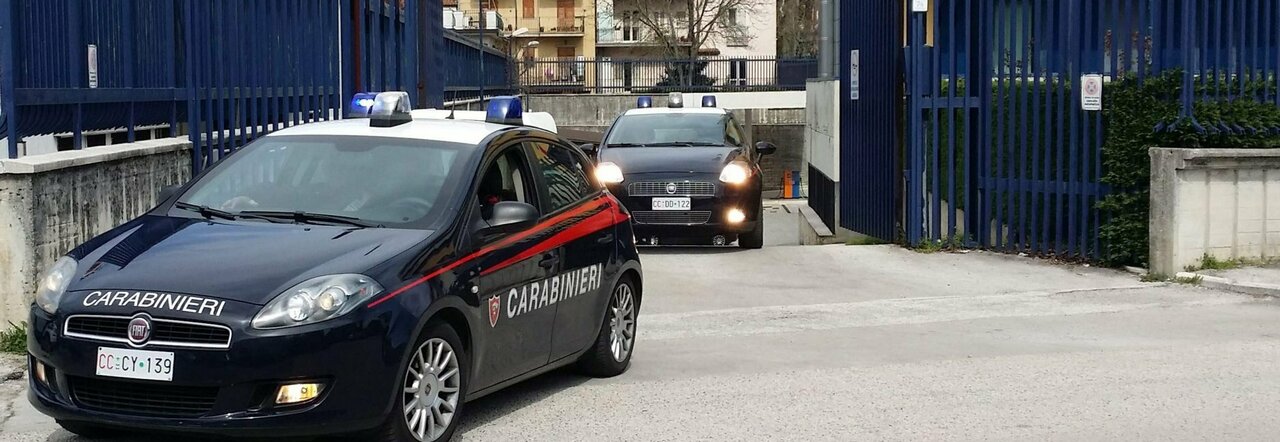 I carabinieri indagano sul cadavere trovato sulla Casilina