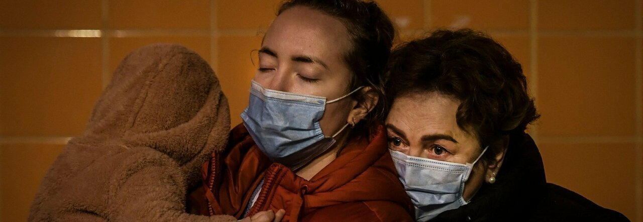 Ucraina, la diretta. Gli Usa: «I russi potrebbero usare armi chimiche» Bombe sull'ospedale pediatrico Oggi summit europeo a Versailles