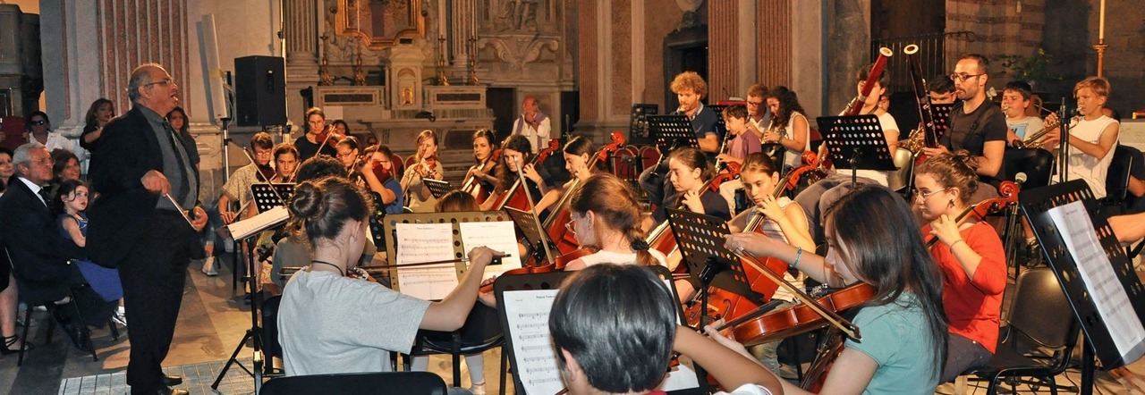 L'orchestra Sinfonica dei Quartieri Spagnoli voluta da Enzo De Paola