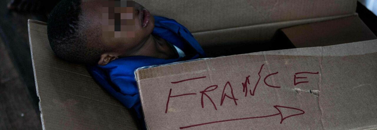 Migranti, il doppio volto di Parigi: solidali, non a casa loro