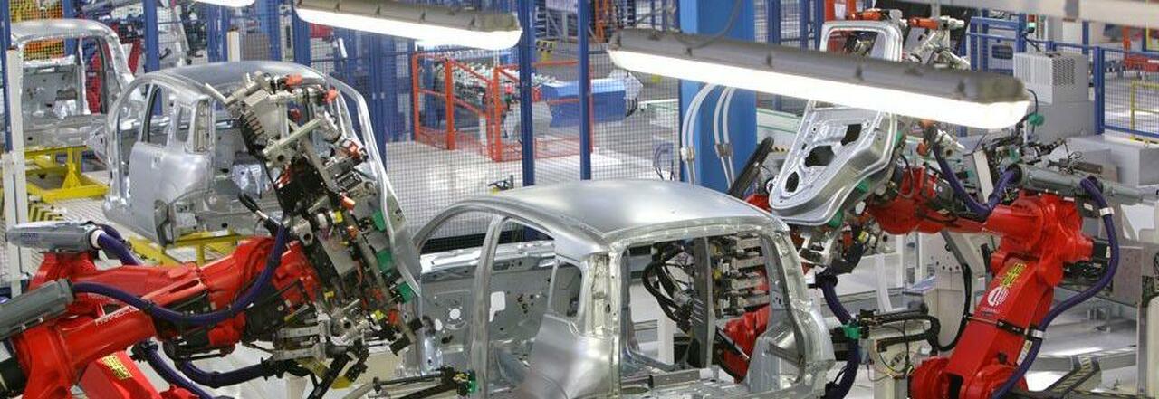 foto Stellantis Pomigliano e suv Alfa RomeoTonale
