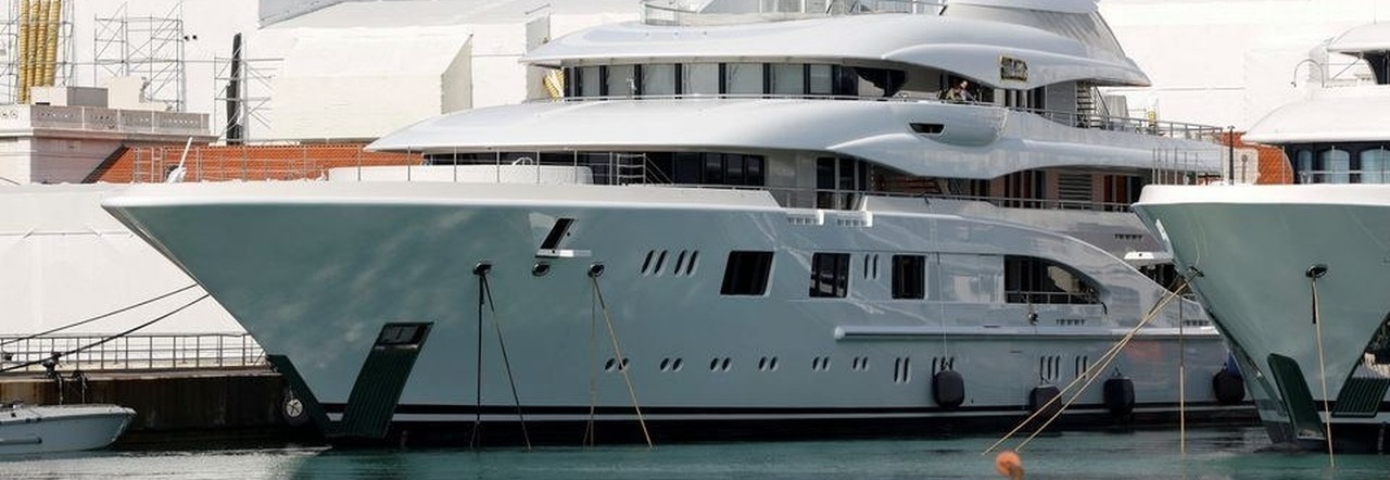 Oligarchi russi, a Barcellona sequestrato lo yacht "Valerie" da 140 milioni: chi è il misterioso proprietario
