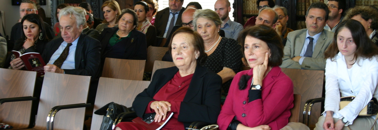 Maria Calì in prima fila alla Suor Orsola per la presentazione di una sua opera nel 2014