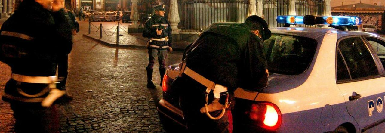Napoli, controlli ai Decumani: identificate 120 persone e confiscati tre veicoli
