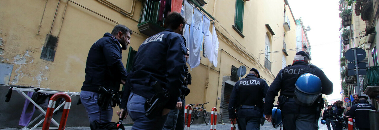 Omicidio A Napoli Il Killer Fa Fuoco Dal Balcone Incastrato Dalle Telecamere Di Una Nota