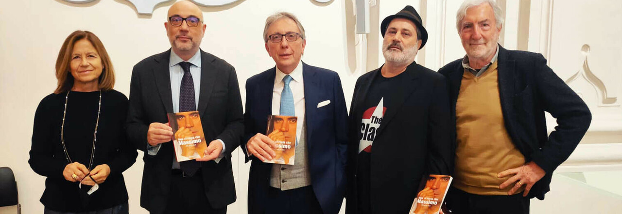 Massimo Troisi, il libro del Mattino domani in edicola