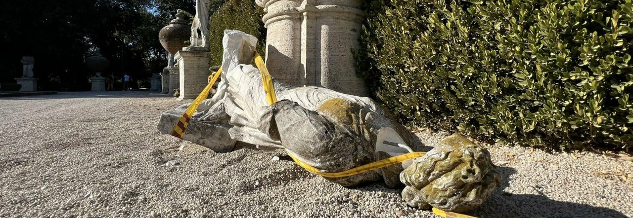 Statua di Diana distrutta per un selfie, giovane denunciato a Villa Borghese