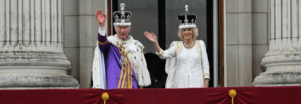 Re Carlo, l'incoronazione: «Sono qui per servire». Camilla diventa regina e strappa l'unico sorriso al sovrano tesissimo