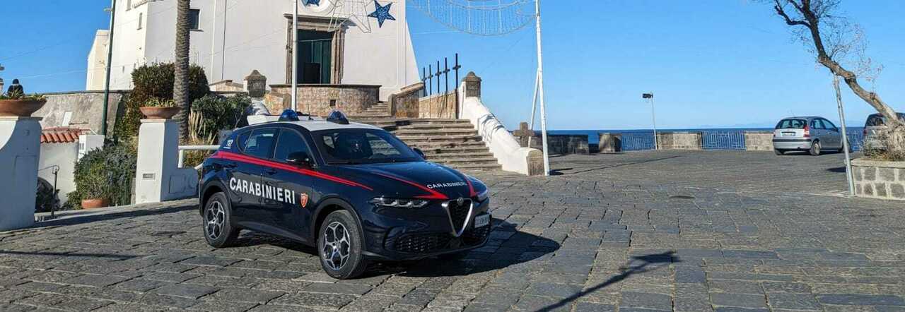 Auto dei carabinieri a Ischia
