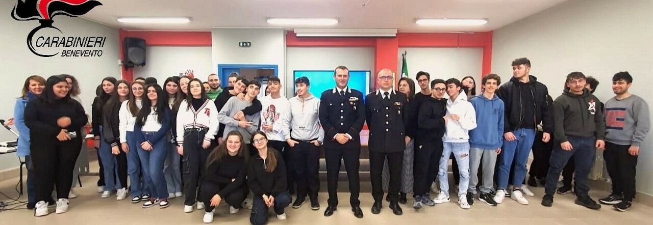 L'incontro tra i carabinieri e gli studenti di Circello