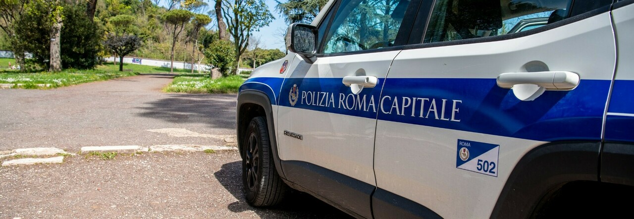 Roma, investe due fratelli di 8 e 16 anni ai Parioli: preso il pirata della strada