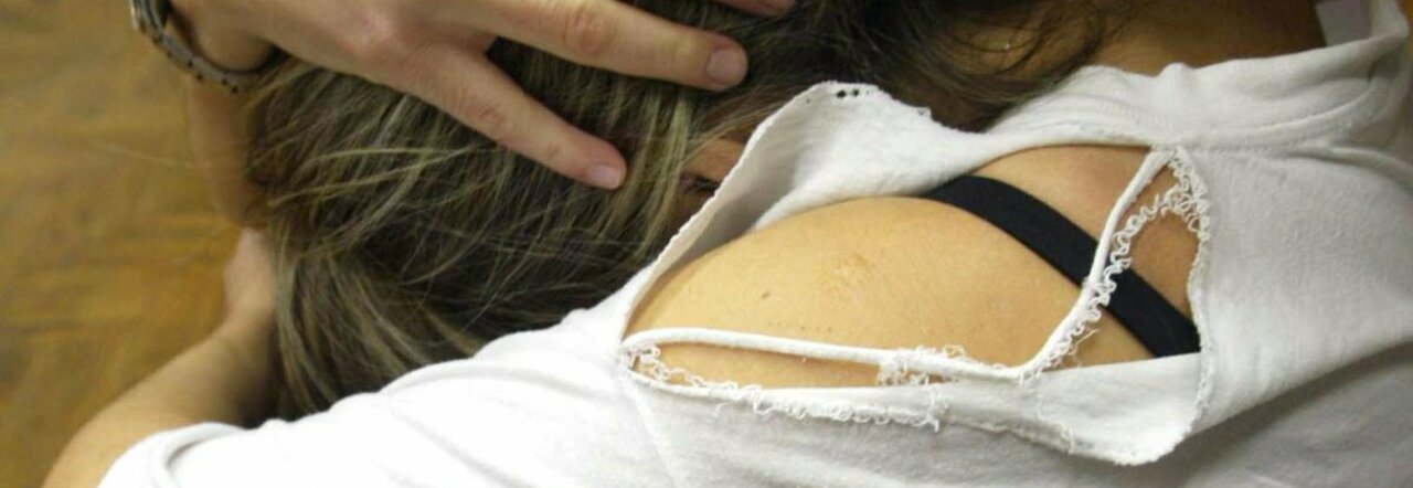 Stalking e violenza nei confronti di una minorenne
