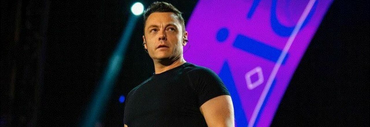 Tiziano Ferro: «Divorzio da Victor per la felicità dei miei figli. Non posso  portarli in Italia per leggi americane»