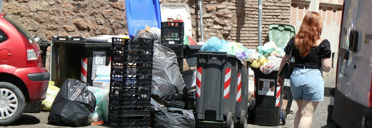 Roma sommersa dai rifiuti, la rivolta dei cittadini: boom di ricorsi contro la Tari