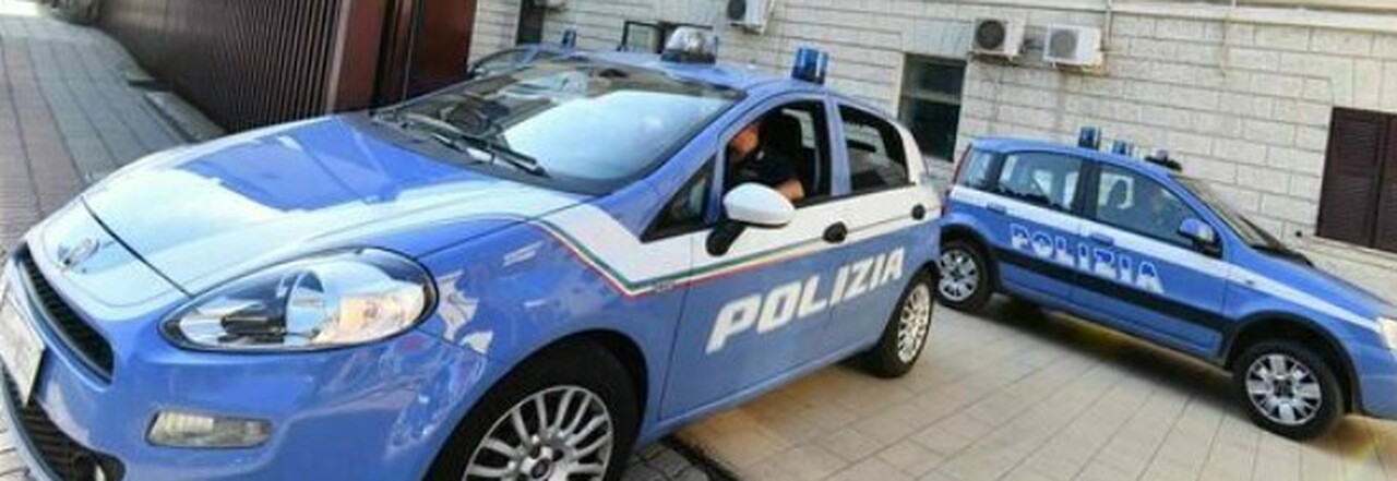 Roma, maniaco strappa i leggins a una ragazza e cerca di stuprarla fuori dalla palestra: preso