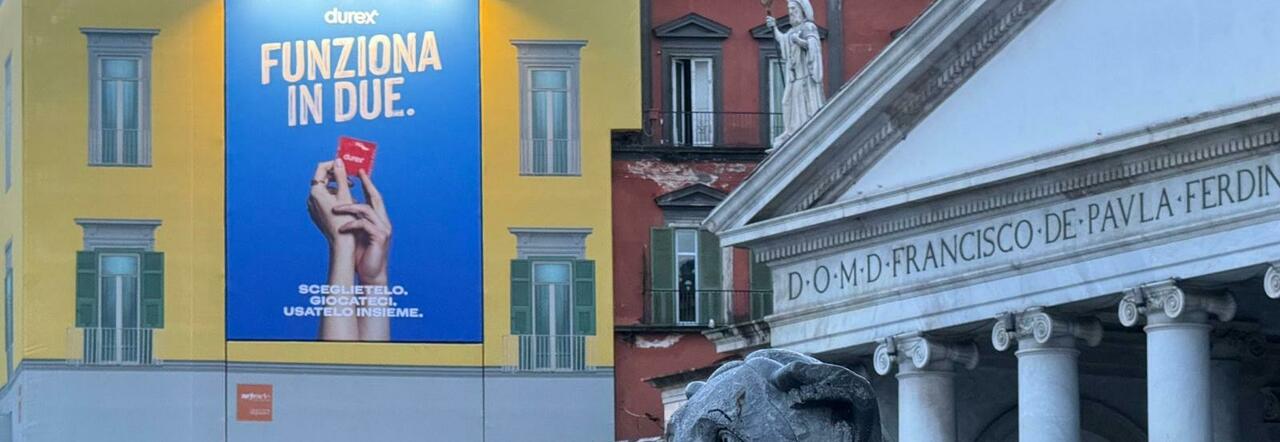 Napoli, pubblicità di profilattici accanto basilica San Francesco di Paola: scoppia il caso