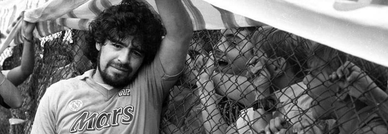 Maradona in una fotografia di Sergio Siano