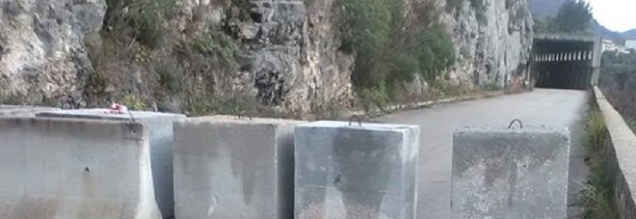 La strada interrotta