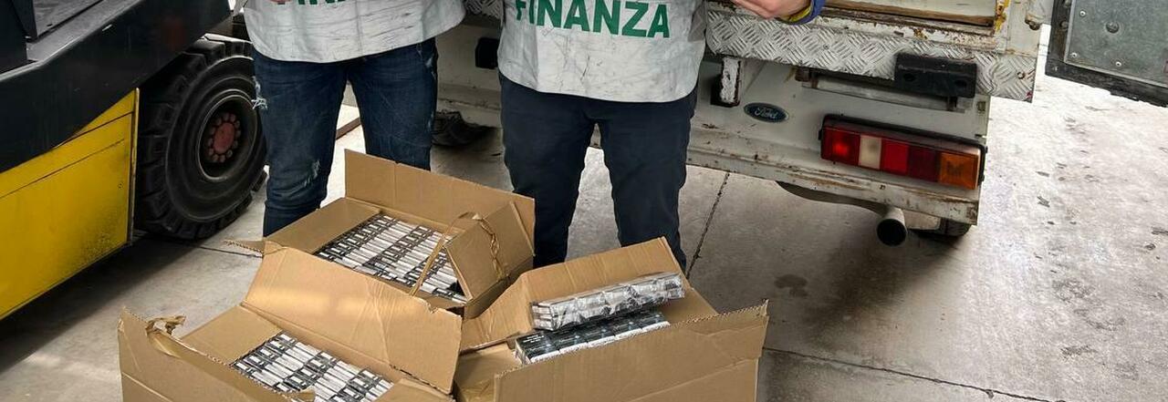 Caserta, sotto sequestro una tonnellata di sigarette di contrabbando: un arresto