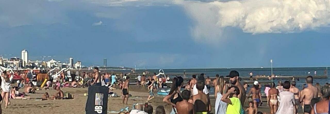 Jesolo. Ore di terrore in spiaggia, bimba di 7 anni scompare nel nulla: i  genitori chiamano i soccorsi. Poi la svolta