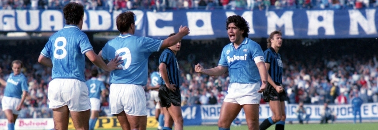 L'esultanza di Maradona in una partita al Maradona