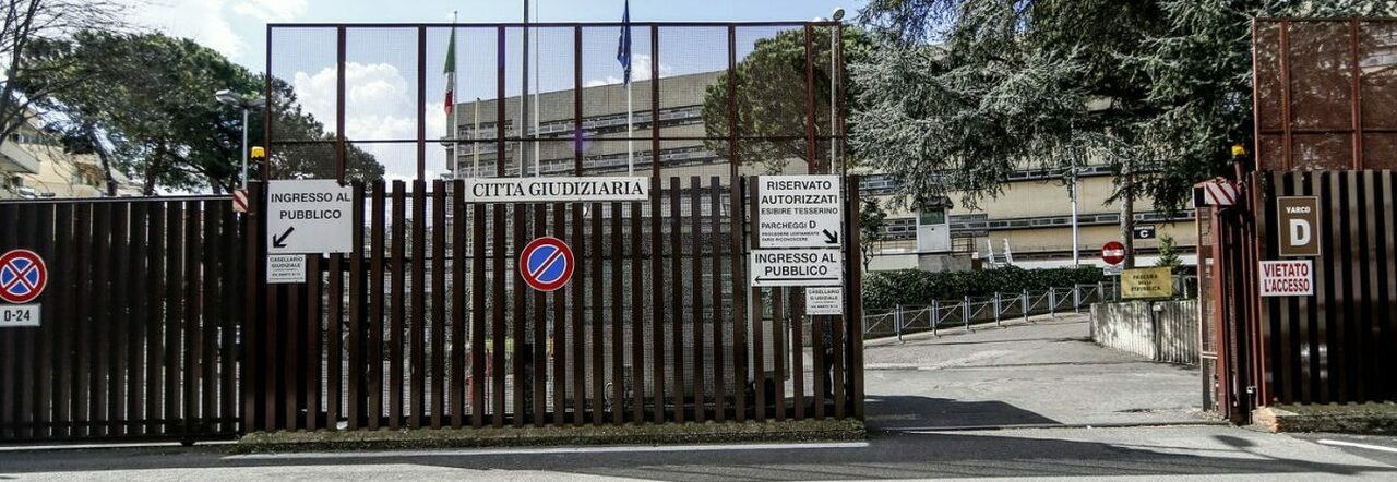Roma, abusi su una minorenne: catechista va a processo